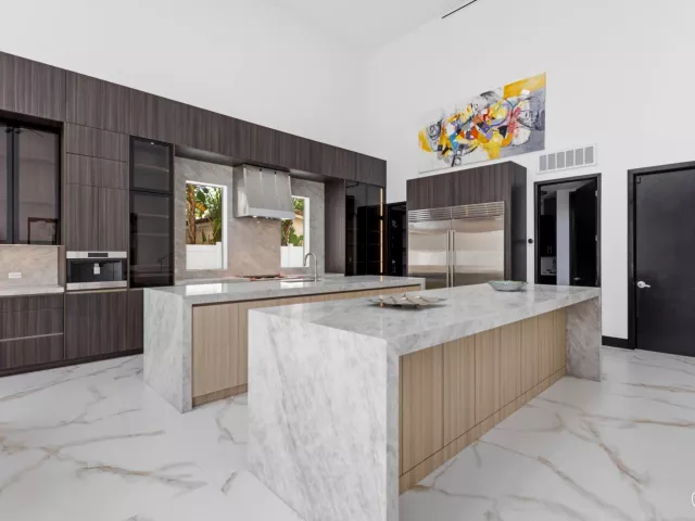 5-bedroom home for rent in Boca Raton - 284 NE 7TH Street - MondialRealty