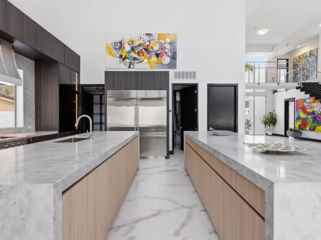 5-bedroom home for rent in Boca Raton - 284 NE 7TH Street - MondialRealty