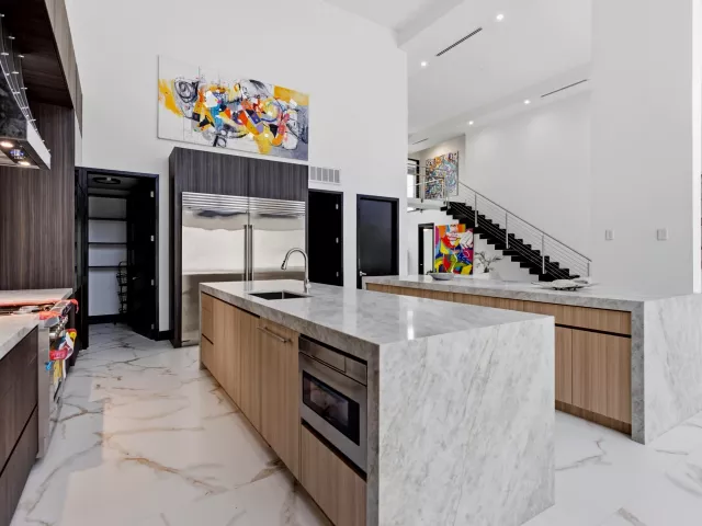 5-bedroom home for rent in Boca Raton - 284 NE 7TH Street - MondialRealty