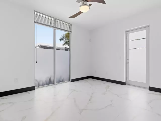 5-bedroom home for rent in Boca Raton - 284 NE 7TH Street - MondialRealty