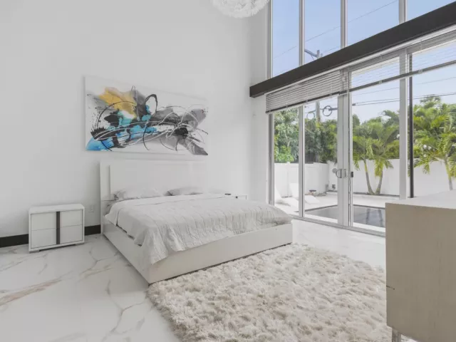 5-bedroom home for rent in Boca Raton - 284 NE 7TH Street - MondialRealty