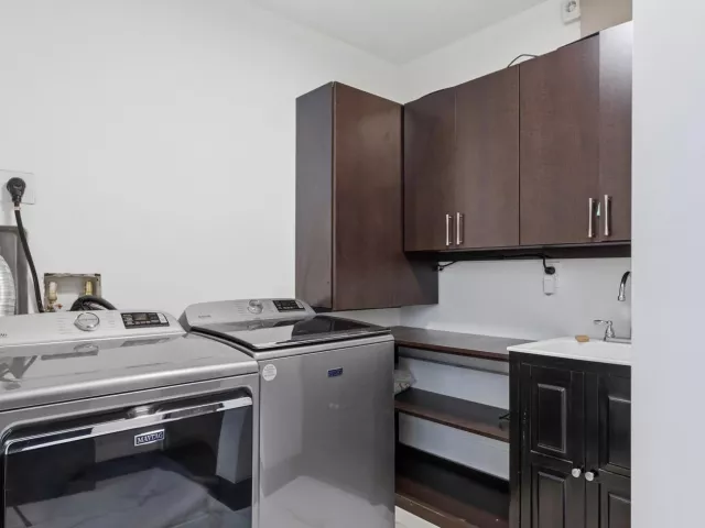 5-bedroom home for rent in Boca Raton - 284 NE 7TH Street - MondialRealty