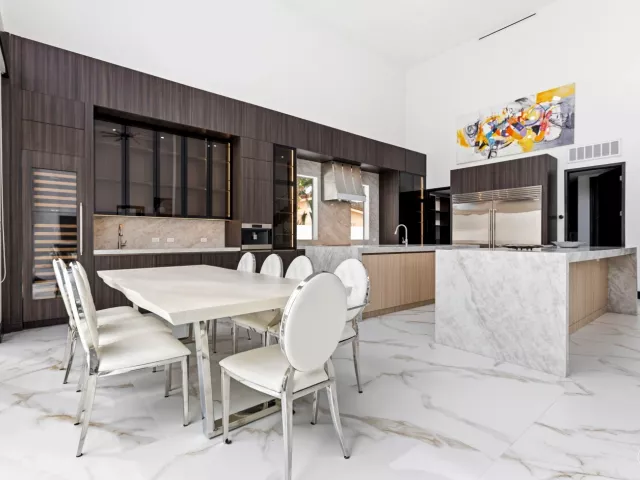 5-bedroom home for rent in Boca Raton - 284 NE 7TH Street - MondialRealty