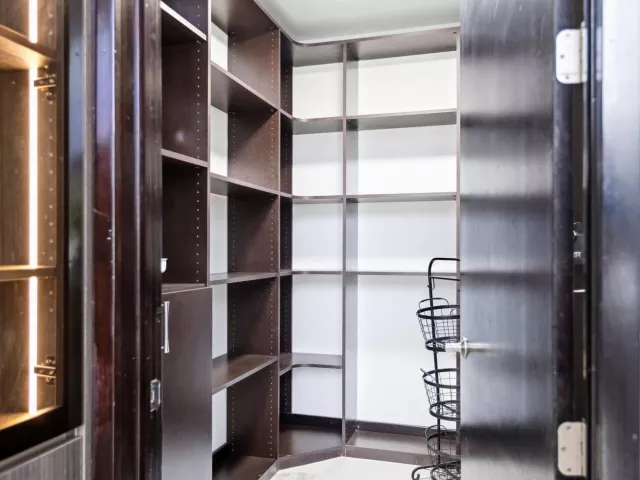 5-bedroom home for rent in Boca Raton - 284 NE 7TH Street - MondialRealty