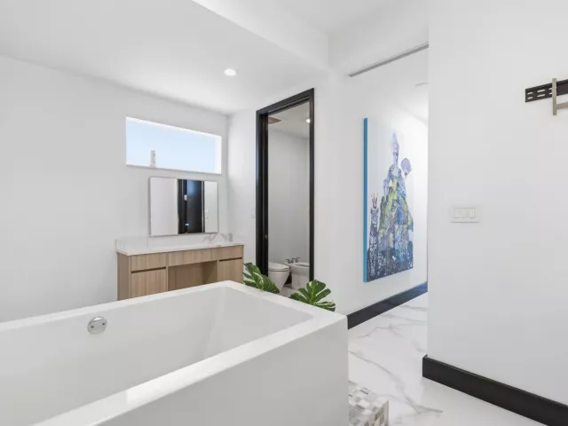 5-bedroom home for rent in Boca Raton - 284 NE 7TH Street - MondialRealty