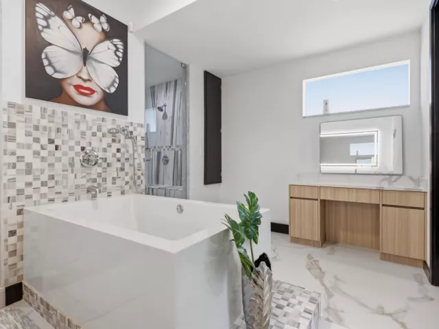 5-bedroom home for rent in Boca Raton - 284 NE 7TH Street - MondialRealty
