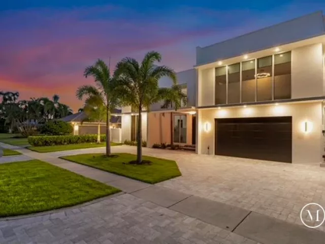 5-bedroom home for rent in Boca Raton - 284 NE 7TH Street - MondialRealty