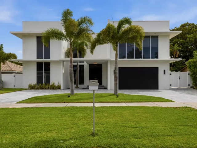5-bedroom home for rent in Boca Raton - 284 NE 7TH Street - MondialRealty