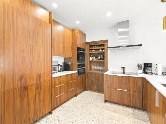 4-bedroom home for sale in Fort Lauderdale - 1322 CORDOVA Road - MondialRealty