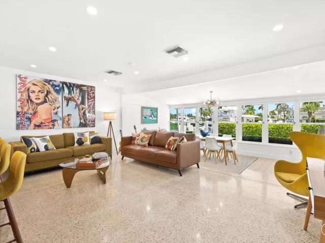 4-bedroom home for sale in Fort Lauderdale - 1322 CORDOVA Road - MondialRealty
