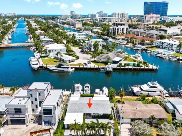 4-bedroom home for sale in Fort Lauderdale - 1322 CORDOVA Road - MondialRealty