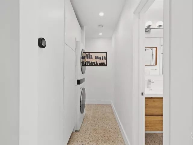 4-bedroom home for sale in Fort Lauderdale - 1322 CORDOVA Road - MondialRealty