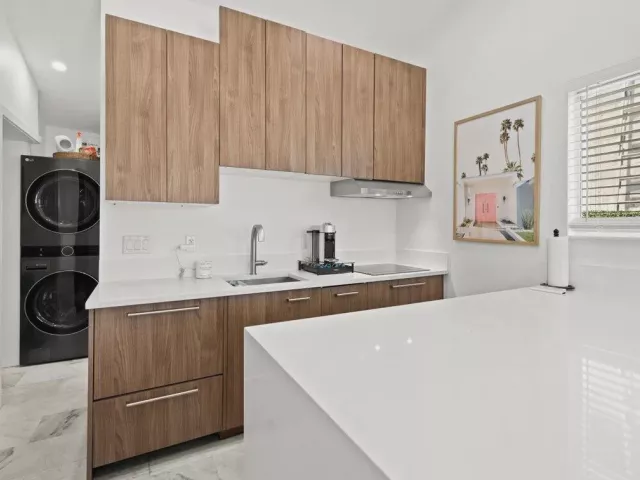 4-bedroom home for sale in Fort Lauderdale - 1322 CORDOVA Road - MondialRealty