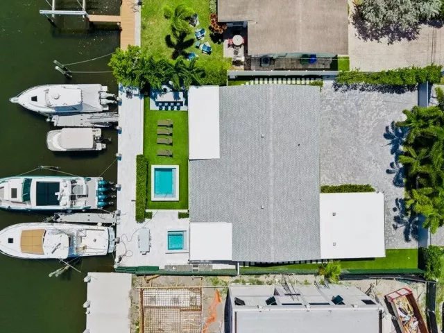 4-bedroom home for sale in Fort Lauderdale - 1322 CORDOVA Road - MondialRealty