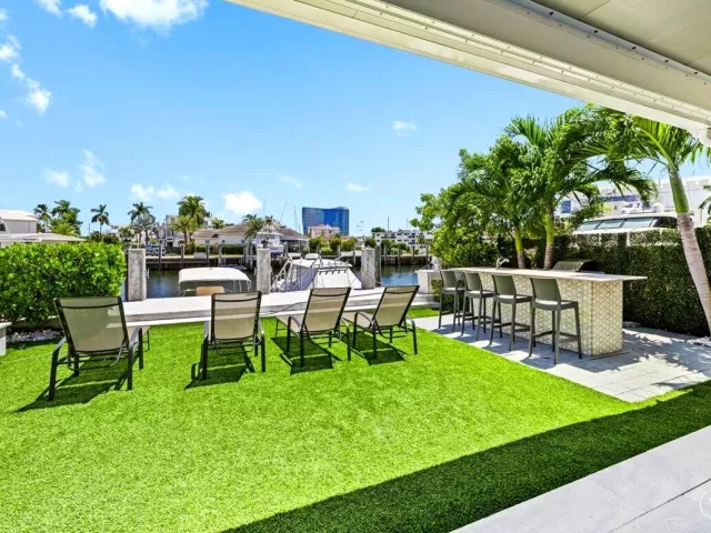4-bedroom home for sale in Fort Lauderdale - 1322 CORDOVA Road - MondialRealty