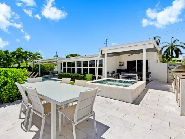 4-bedroom home for sale in Fort Lauderdale - 1322 CORDOVA Road - MondialRealty