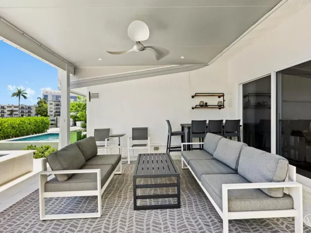 4-bedroom home for sale in Fort Lauderdale - 1322 CORDOVA Road - MondialRealty