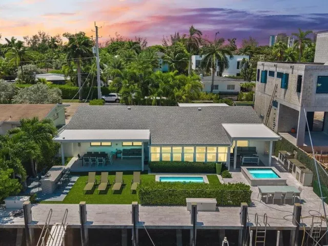 4-bedroom home for sale in Fort Lauderdale - 1322 CORDOVA Road - MondialRealty