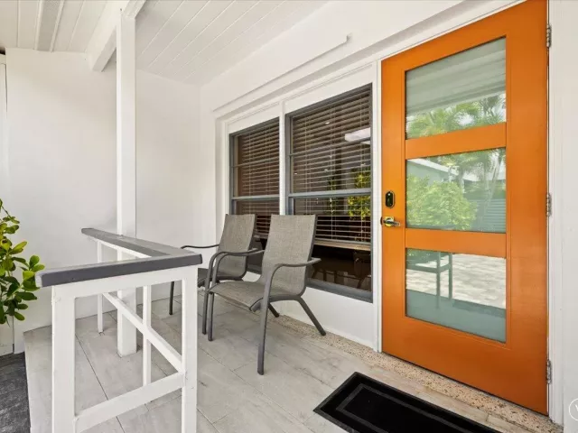 4-bedroom home for sale in Fort Lauderdale - 1322 CORDOVA Road - MondialRealty