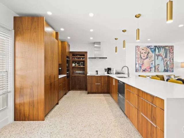 4-bedroom home for sale in Fort Lauderdale - 1322 CORDOVA Road - MondialRealty