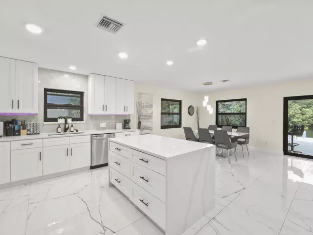 4-bedroom home for sale in Fort Lauderdale - 4406 SW 35th Avenue - MondialRealty