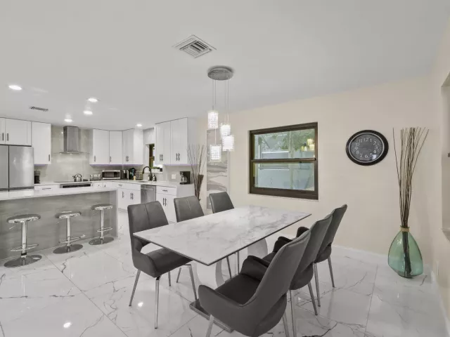4-bedroom home for sale in Fort Lauderdale - 4406 SW 35th Avenue - MondialRealty
