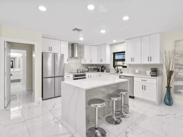 4-bedroom home for sale in Fort Lauderdale - 4406 SW 35th Avenue - MondialRealty