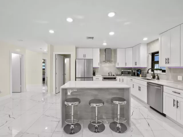 4-bedroom home for sale in Fort Lauderdale - 4406 SW 35th Avenue - MondialRealty
