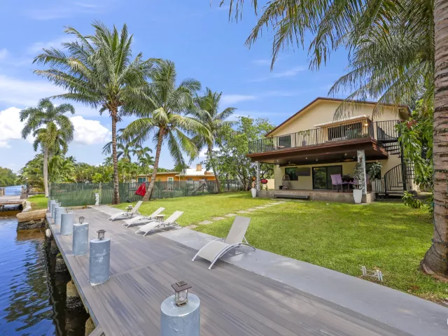 4-bedroom home for sale in Fort Lauderdale - 4406 SW 35th Avenue - MondialRealty
