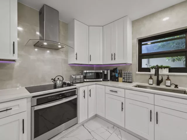 4-bedroom home for sale in Fort Lauderdale - 4406 SW 35th Avenue - MondialRealty