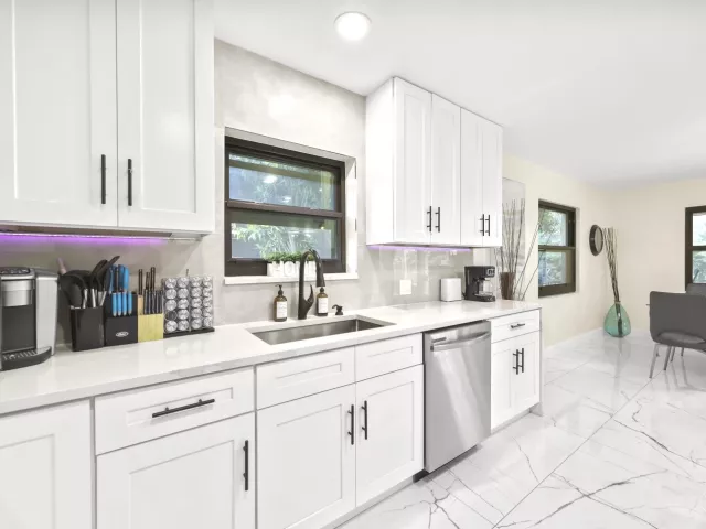 4-bedroom home for sale in Fort Lauderdale - 4406 SW 35th Avenue - MondialRealty