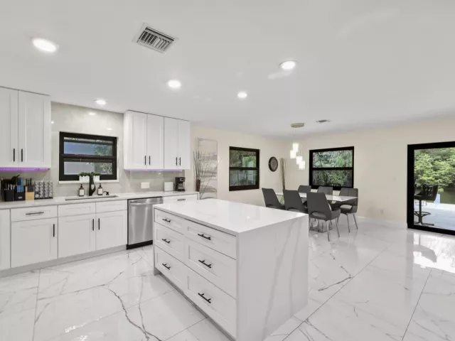 4-bedroom home for sale in Fort Lauderdale - 4406 SW 35th Avenue - MondialRealty