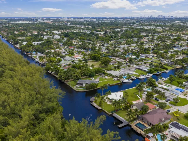 4-bedroom home for sale in Fort Lauderdale - 4406 SW 35th Avenue - MondialRealty
