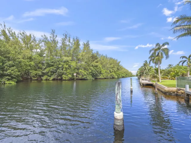 4-bedroom home for sale in Fort Lauderdale - 4406 SW 35th Avenue - MondialRealty