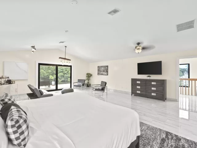 4-bedroom home for sale in Fort Lauderdale - 4406 SW 35th Avenue - MondialRealty