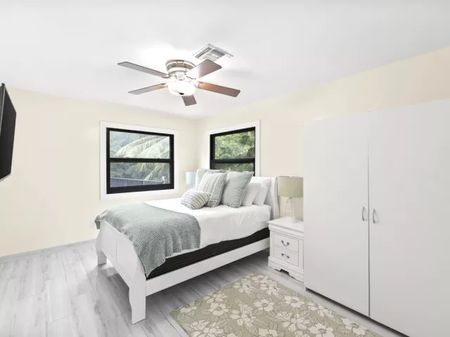 4-bedroom home for sale in Fort Lauderdale - 4406 SW 35th Avenue - MondialRealty