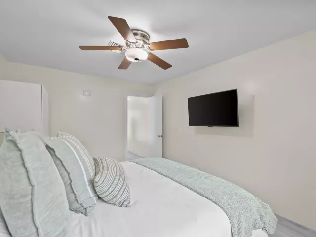 4-bedroom home for sale in Fort Lauderdale - 4406 SW 35th Avenue - MondialRealty