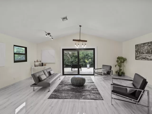 4-bedroom home for sale in Fort Lauderdale - 4406 SW 35th Avenue - MondialRealty