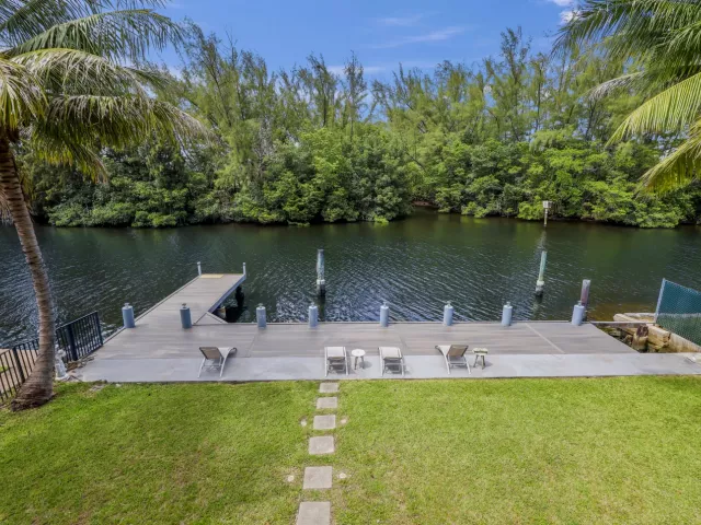 4-bedroom home for sale in Fort Lauderdale - 4406 SW 35th Avenue - MondialRealty