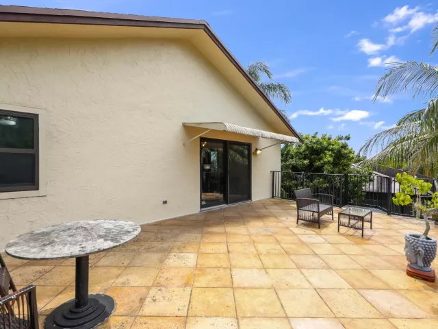 4-bedroom home for sale in Fort Lauderdale - 4406 SW 35th Avenue - MondialRealty