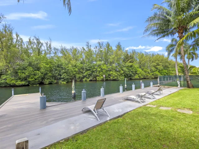 4-bedroom home for sale in Fort Lauderdale - 4406 SW 35th Avenue - MondialRealty