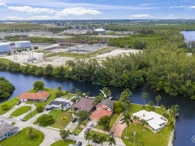 4-bedroom home for sale in Fort Lauderdale - 4406 SW 35th Avenue - MondialRealty