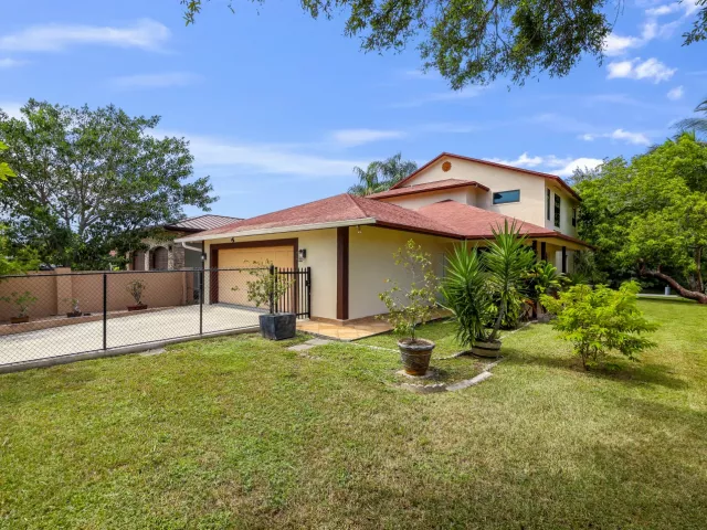 4-bedroom home for sale in Fort Lauderdale - 4406 SW 35th Avenue - MondialRealty
