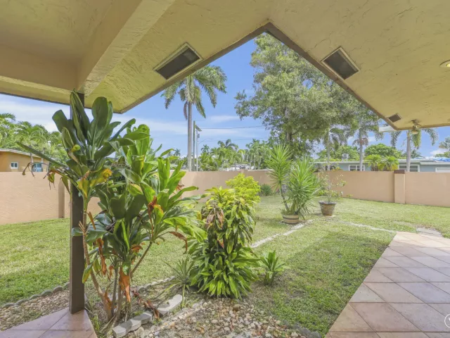 4-bedroom home for sale in Fort Lauderdale - 4406 SW 35th Avenue - MondialRealty