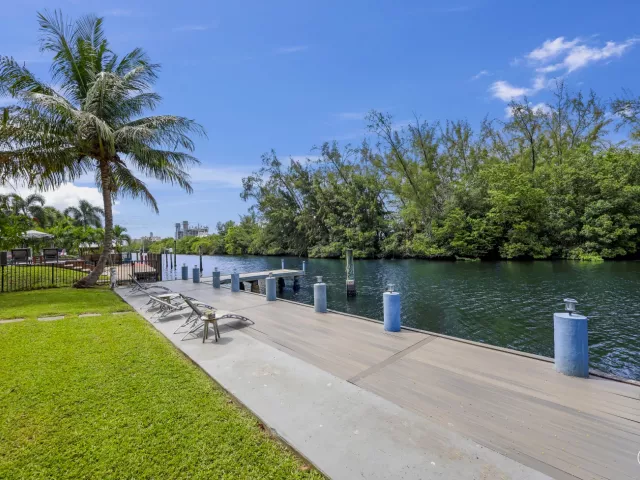 4-bedroom home for sale in Fort Lauderdale - 4406 SW 35th Avenue - MondialRealty