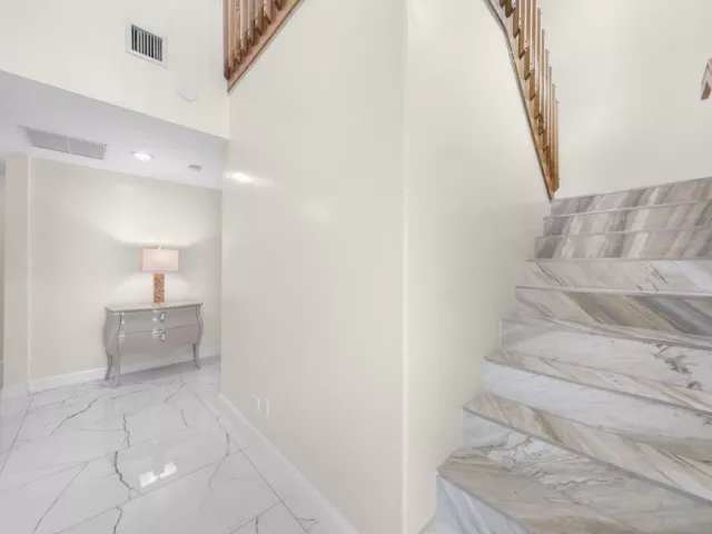 4-bedroom home for sale in Fort Lauderdale - 4406 SW 35th Avenue - MondialRealty