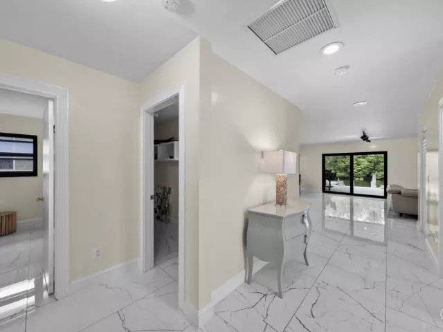 4-bedroom home for sale in Fort Lauderdale - 4406 SW 35th Avenue - MondialRealty