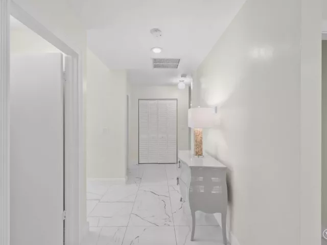 4-bedroom home for sale in Fort Lauderdale - 4406 SW 35th Avenue - MondialRealty