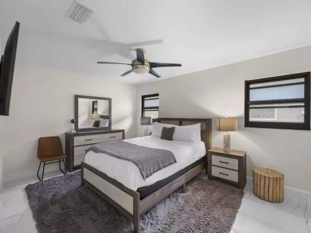 4-bedroom home for sale in Fort Lauderdale - 4406 SW 35th Avenue - MondialRealty