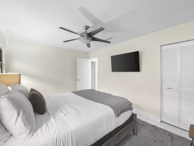 4-bedroom home for sale in Fort Lauderdale - 4406 SW 35th Avenue - MondialRealty